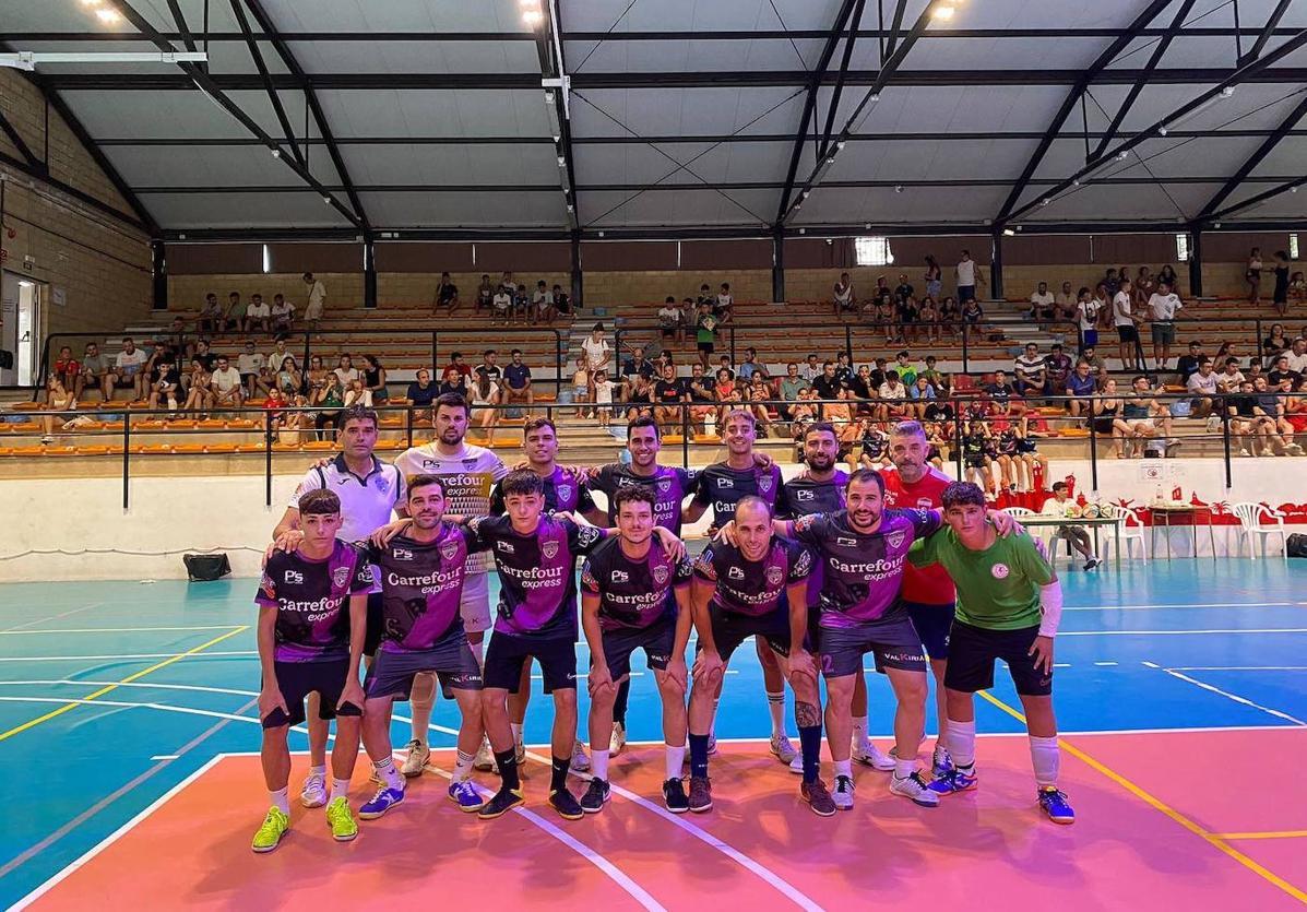Los arroyanos frente a su afición antes de comenzar el partido.