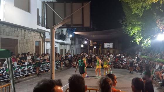 Gran asistencia al 3x3 Baloncesto Callejero de Arroyo de la Luz