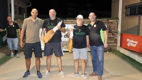 La dupleta formada por Andrés y Nono ganan el VIII Torneo Nocturno de Petanca
