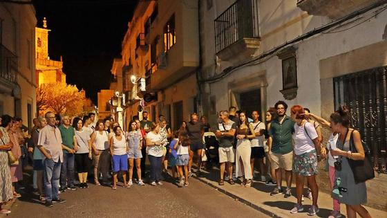 Más de 70 personas participan en el II Recorrido Nocturno por Arroyo de la Luz
