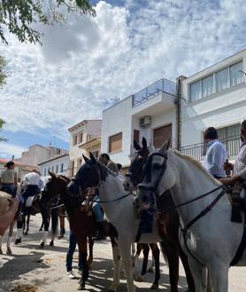 Imagen secundaria 2 - Los caballos han vuelto a las calles arroyanas para el Día de Extremadura