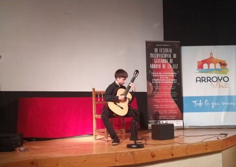 Imagen secundaria 1 - Grandes guitarristas participaron en el ciclo de conciertos del Festival Internacional de Guitarra de Arroyo de la Luz