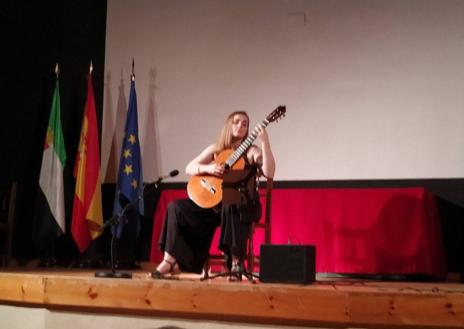 Imagen secundaria 1 - Grandes guitarristas participaron en el ciclo de conciertos del Festival Internacional de Guitarra de Arroyo de la Luz