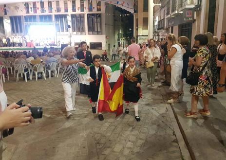 Imagen secundaria 1 - Justo Andrés Chaves, a título póstumo, y el proyecto &#039;La Luz del Divino&#039; reciben la Medalla de Arroyo de la Luz