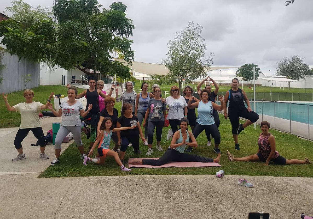 20 mujeres han participado en las sesiones de yoga con Nieves Fresneda
