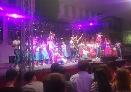 La lectura del pregón se convirtió en un gran espectáculo musical al más puro estilo Grease.