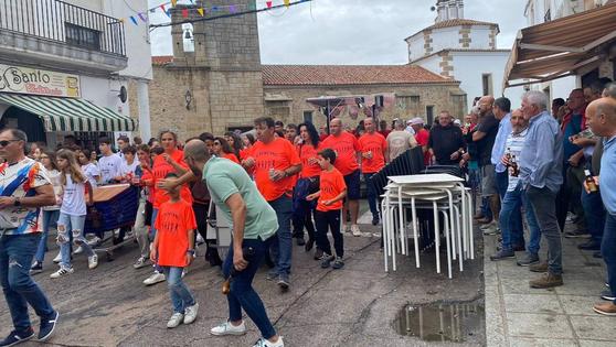 La lluvia no consiguió que las peñas arroyanas se quedaran en casa