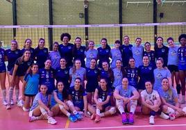 Jugadoras de los tres equipos participantes.