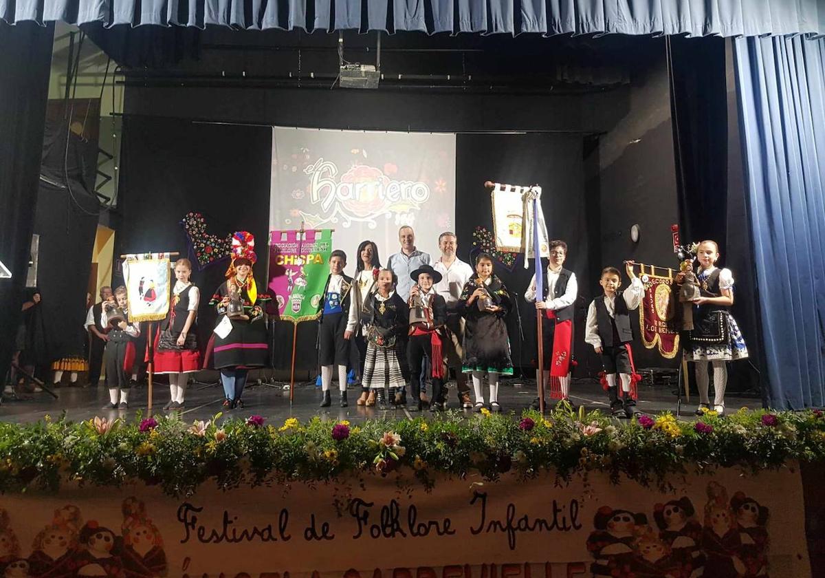 Gran asistencia durante el XXII Festival Infantil de Folklore Ángela Capdevielle en Arroyo de la Luz