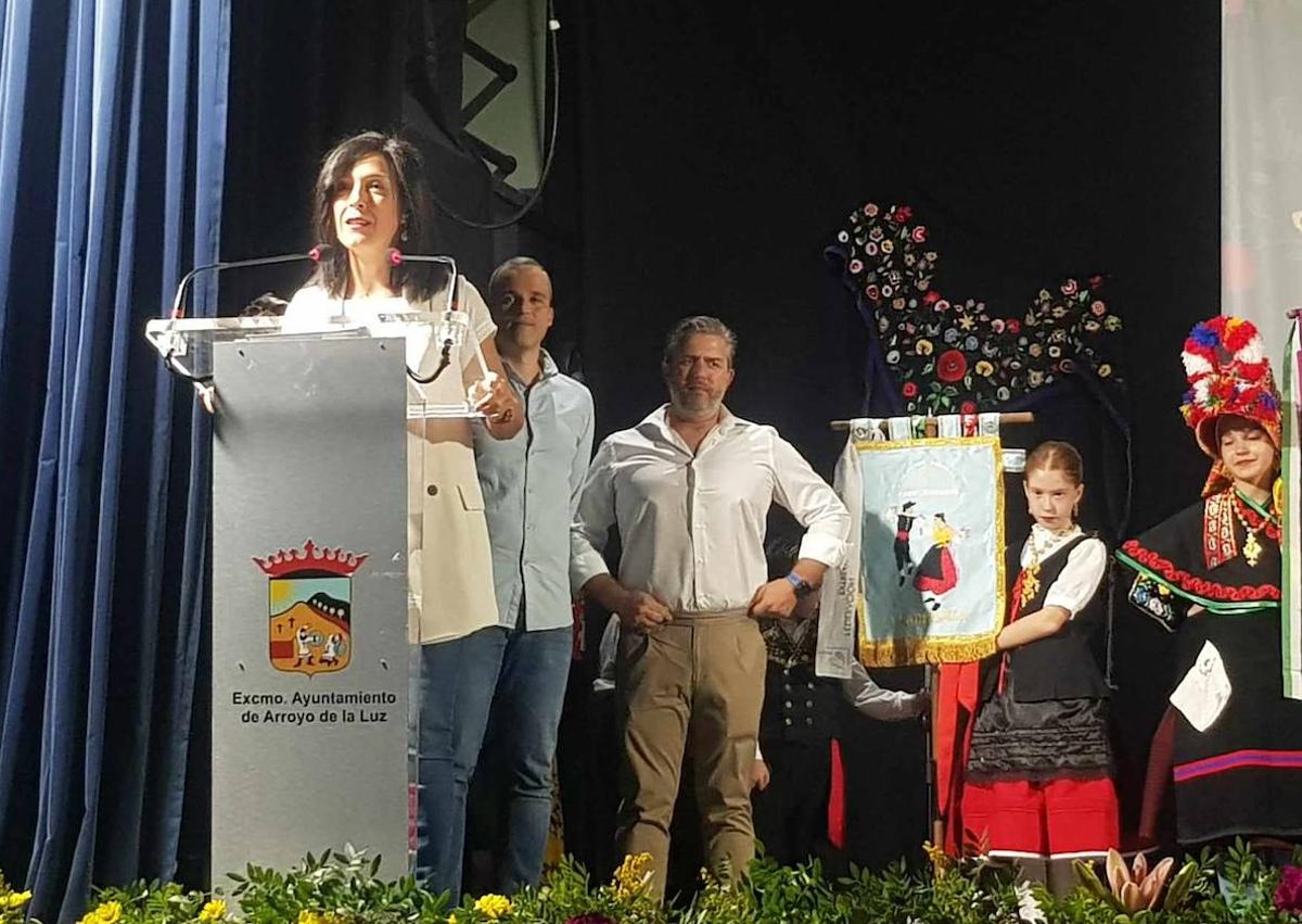 Imagen secundaria 1 - ´icepresidenta y diputada de Cultura de la Diputación de Cáceres.