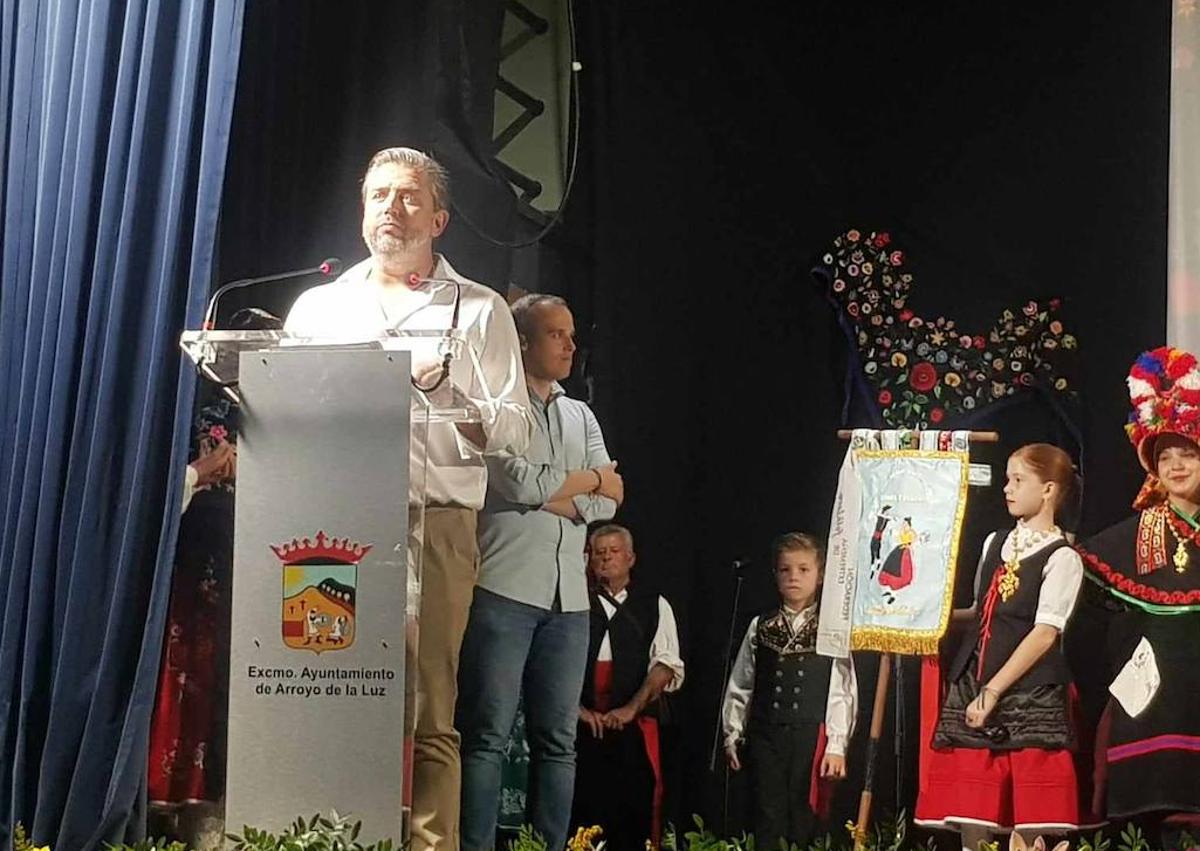 Imagen secundaria 1 - Presidente de la Federación Extremeña de Folklore.