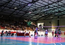 Marta Ruano en una acción de saque.