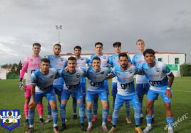 Imagen del 11 inicial de Arroyo de la Luz antes del comienzo del partido.