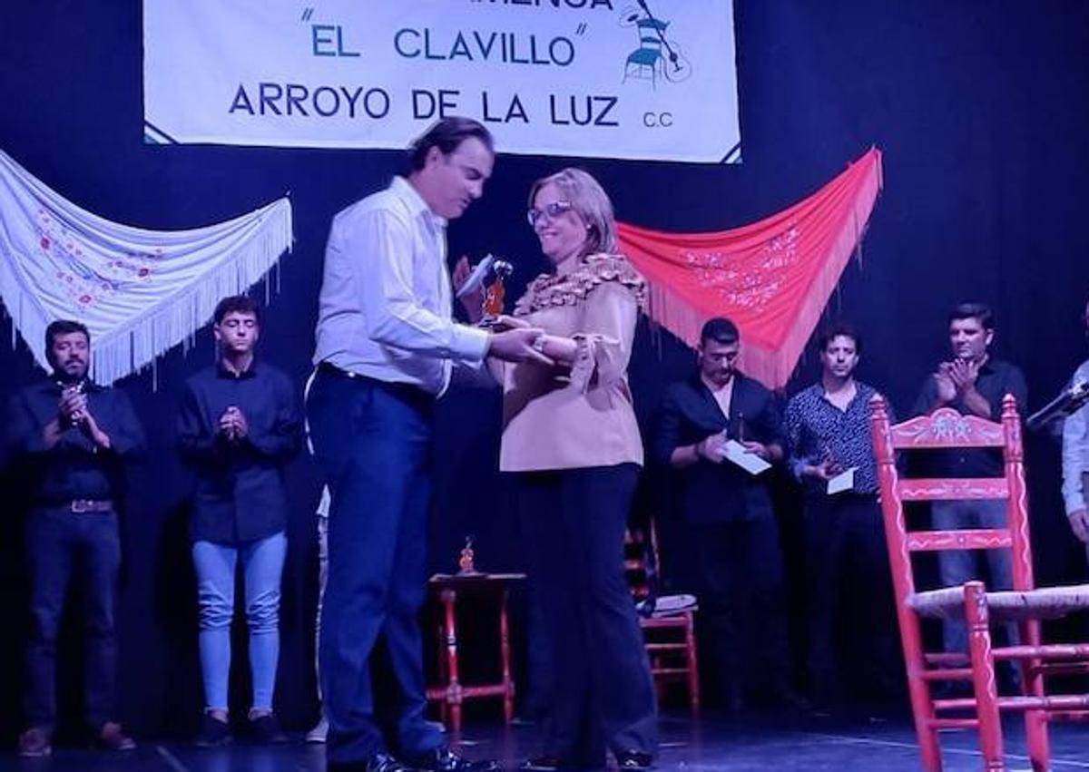 Imagen secundaria 1 - El sevillano Miguel Ángel Lara &#039;El Canario&#039;, ganador del Concurso de Fandangos de Arroyo de la Luz