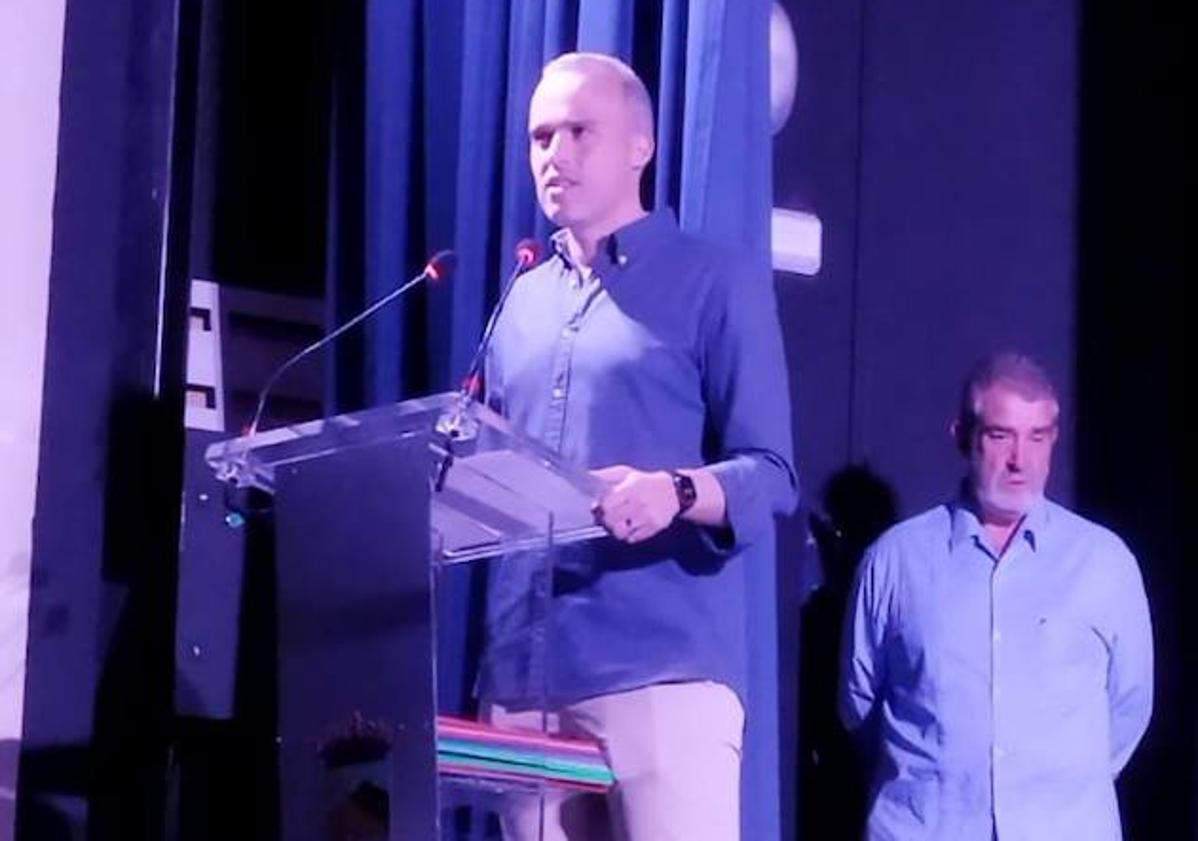 Imagen principal - Intervención del alcalde Carlos Caro durante la presentación del concurso.