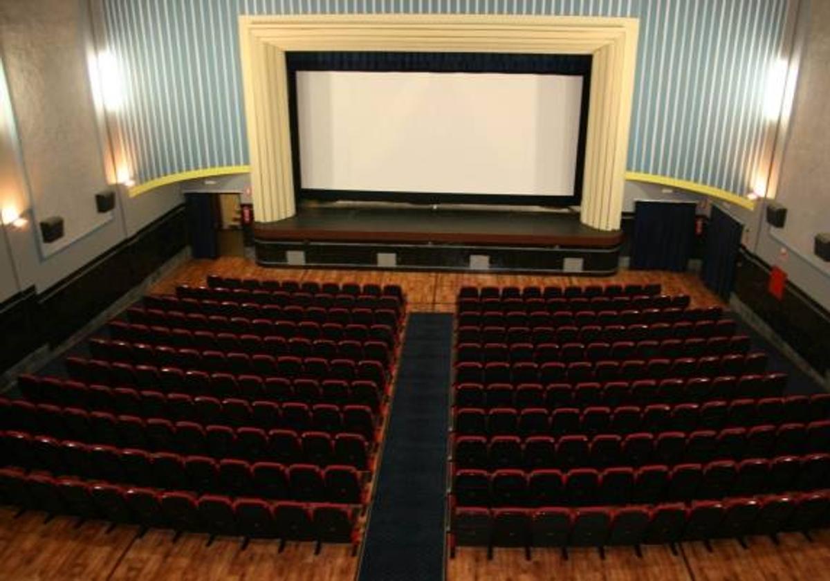 El Ayuntamiento renueva los carnets del cine para la temporada 2023-2024