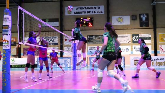 Cómodo triunfo del Extremadura Arroyo (3-0) ante Oviedo, que le permite seguir subiendo puestos en la clasificación