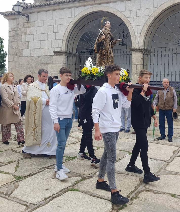 Imagen secundaria 2 - Los arroyanos acompañaron un año más a San Pedrino