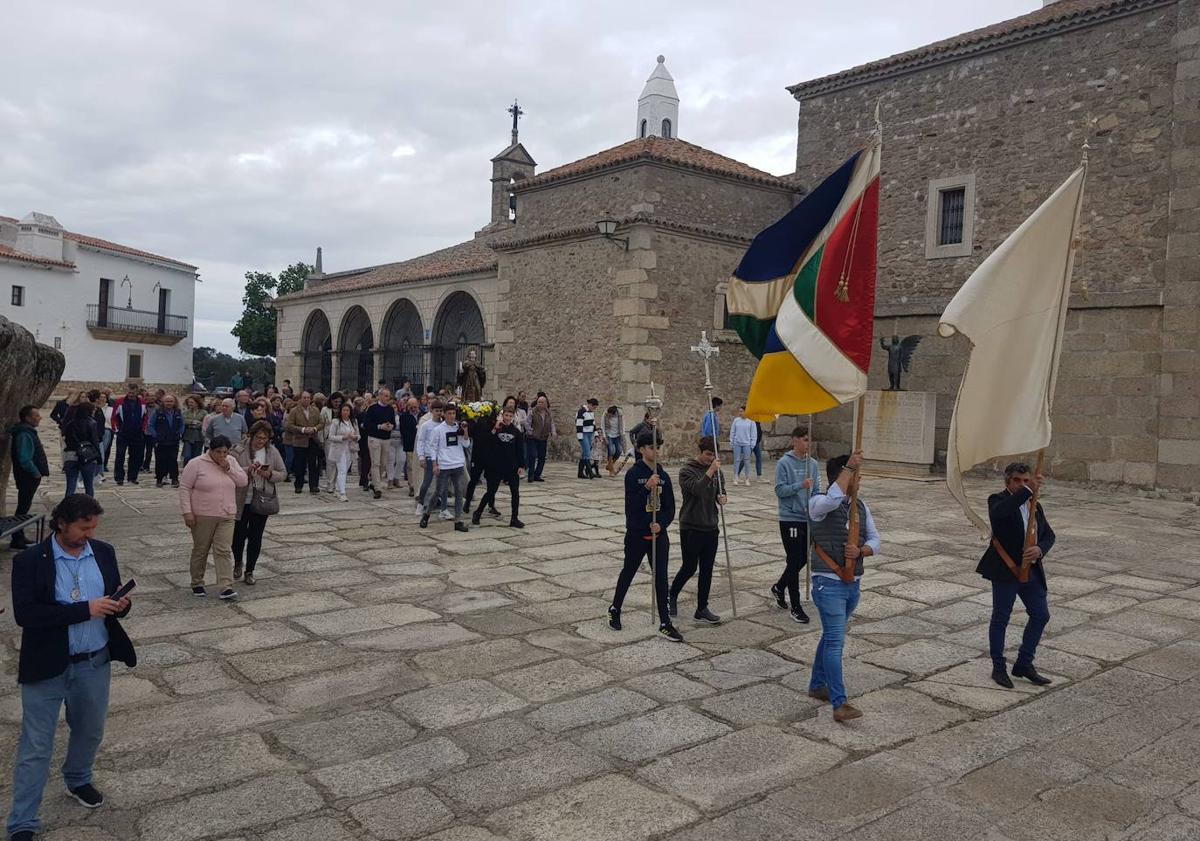Imagen principal - Los arroyanos acompañaron un año más a San Pedrino