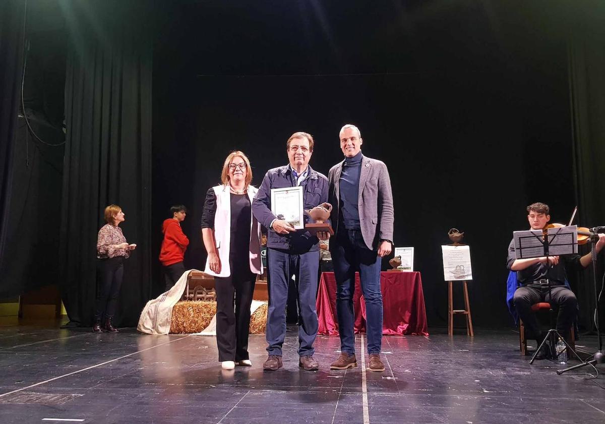 Imagen principal - Arroyo de la Luz entrega los premios Candil de la Dehesa 2023