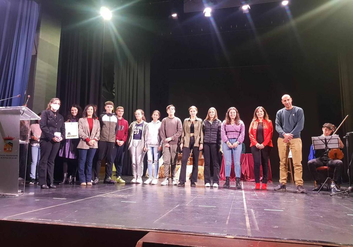 Imagen principal - Arroyo de la Luz entrega los premios Candil de la Dehesa 2023