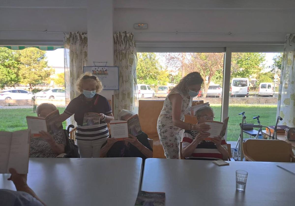 Imagen principal - La biblioteca arroyana celebró el Día de las Bibliotecas con varias actividades