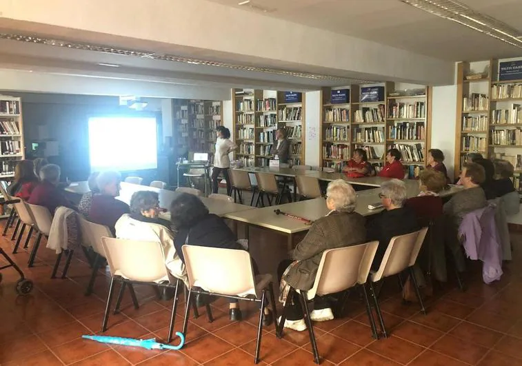 Una de las actividades estuvo dirigida a usuarios de la Cruz Roja y la asociación Mujer Arroyana.