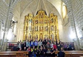 Grupo participante en la ruta tras la visita a la iglesia de Ntra. Sra. de la Asunción.