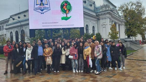 3 alumnos y 2 profesores del Instituto Luis de Morales han viajado a Rumanía