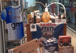 El Arroyo CP expone su cesta de Navidad