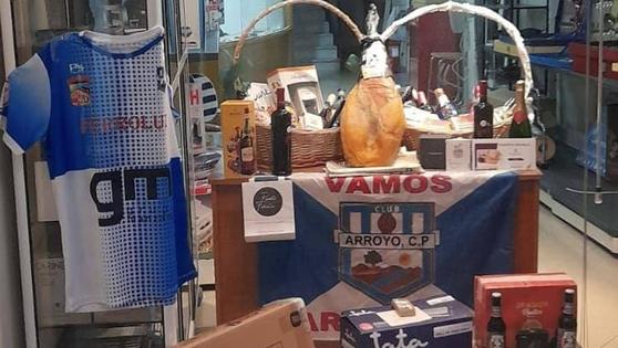 El Arroyo CP expone su cesta de Navidad