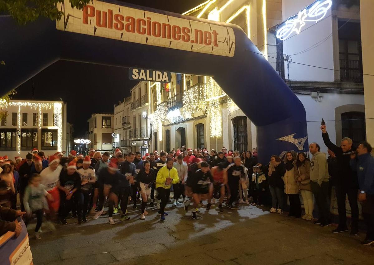 Imagen secundaria 1 - Como cada año, la carrera contó con una gran participación.