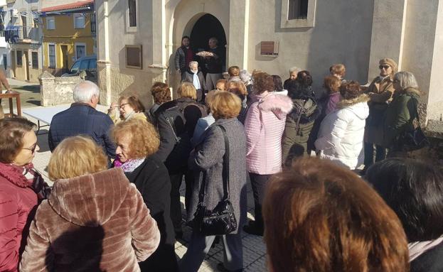 Imagen principal - La subasta puso fin a las Fiestas de San Antón
