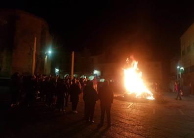 Imagen secundaria 1 - Tradicional luminaria de Las Candelas. 