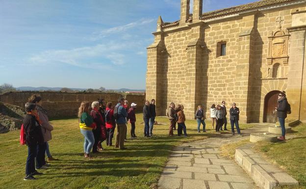Imagen principal - Fotografía de archivo. Inicio de la ruta en el convento. 