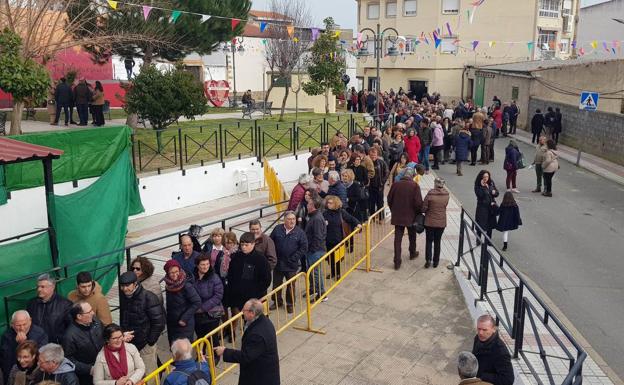 Imagen principal - Arroyo de la Luz disfrutó de sus Coles con Buche