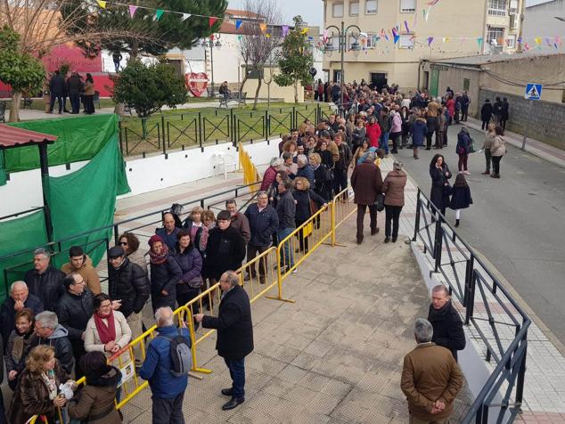Degustación popular de las coles con buche.