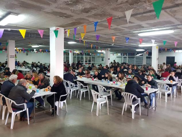 Degustación popular de las coles con buche.
