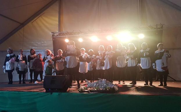 Imagen principal - La sardina puso el broche de oro al Carnaval arroyano