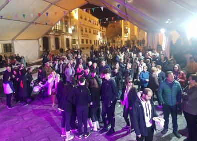 Imagen secundaria 1 - El Carnaval llenó de alegría y color las calles de Arroyo de la Luz