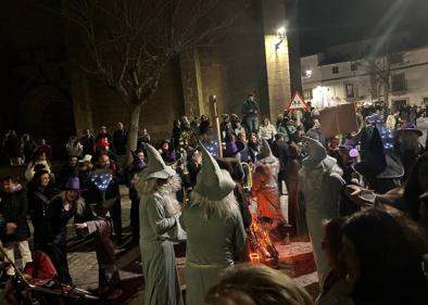 Imagen secundaria 1 - El Carnaval llenó de alegría y color las calles de Arroyo de la Luz