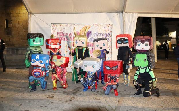 Imagen principal - El Carnaval llenó de alegría y color las calles de Arroyo de la Luz