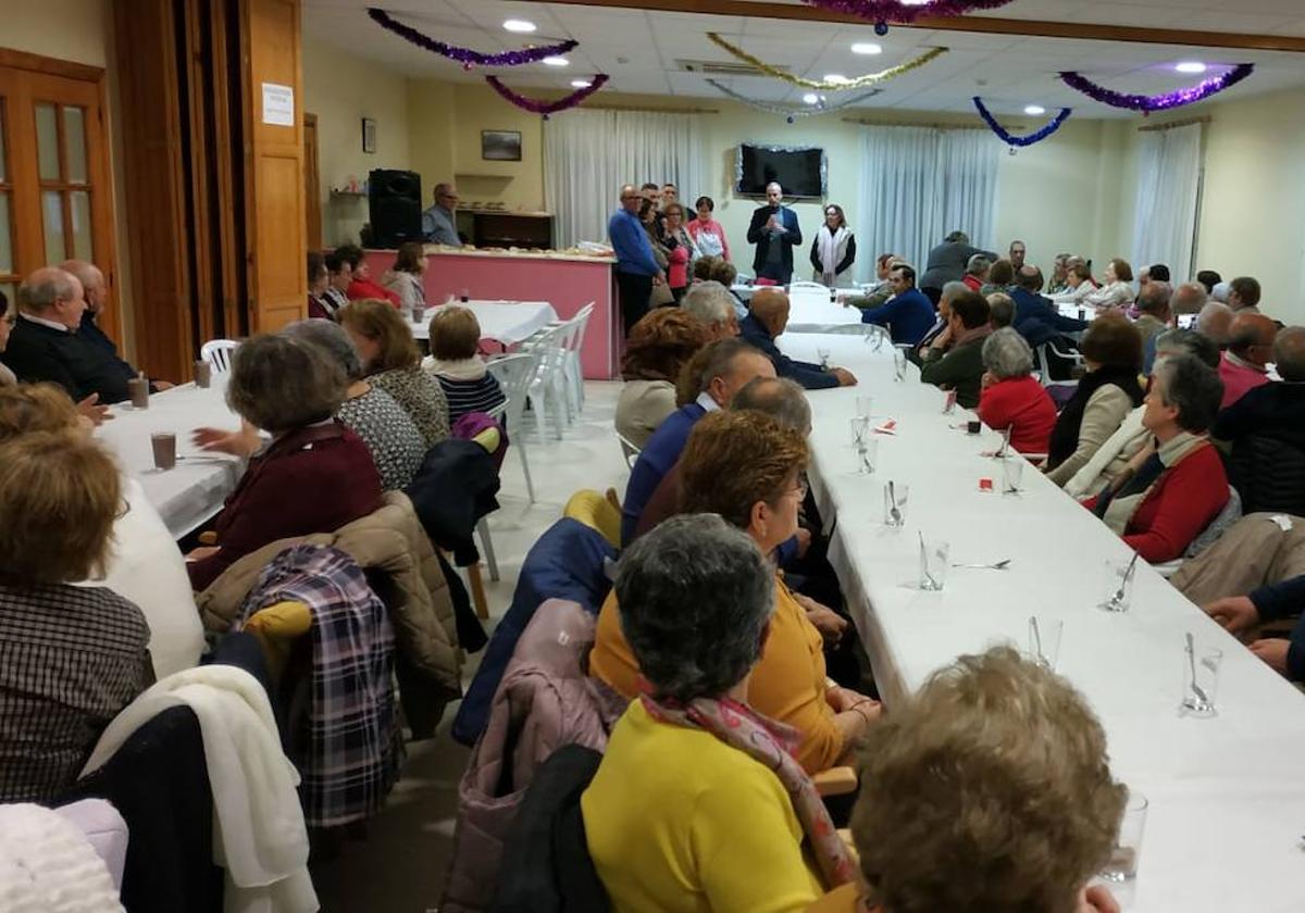 El alcalde arroyano felicitó las fiestas a todos los asistentes.