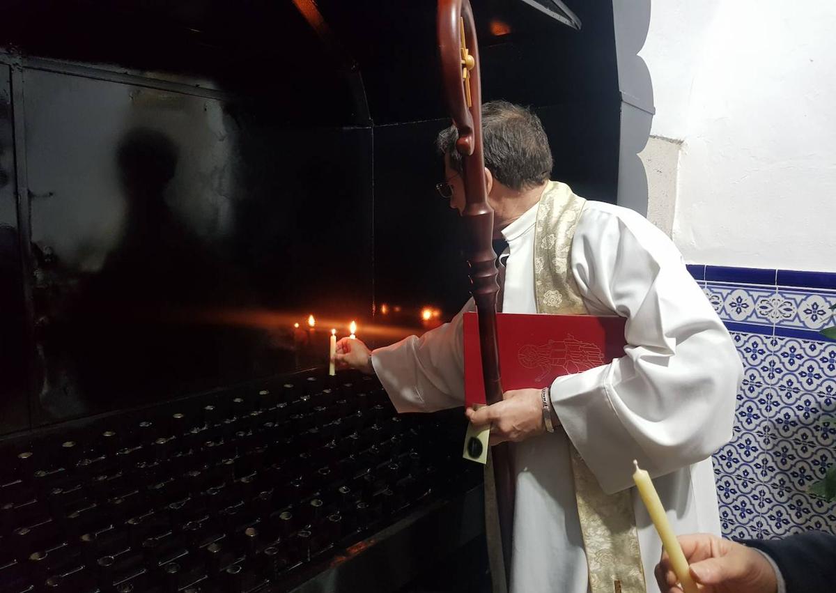 Imagen secundaria 1 - Inaugurado un nuevo quemador de velas en el Santuario de Ntra. Sra. de la Luz