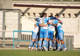 Los arroyanos celebrando uno de los goles.
