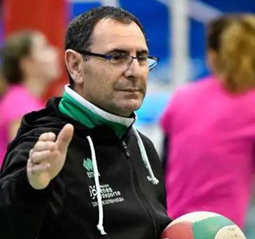 Adolfo Gómez: «Aparte de lo que pase en La Coruña, ser terceras con todo lo ocurrido es para felicitar el equipo y a Flavia»