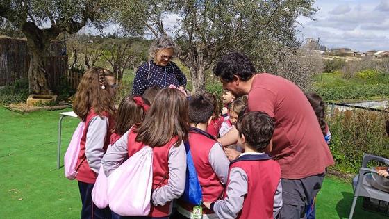 Los escolares arroyanos visitan las huertas arroyanas
