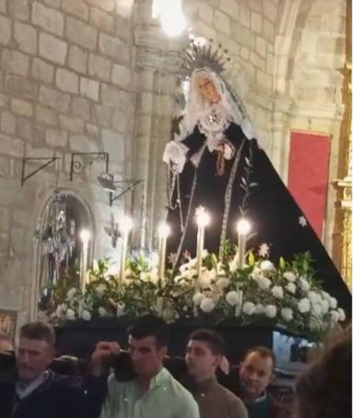 Imagen secundaria 2 - La climatología impidió salir la procesión del Jueves Santo