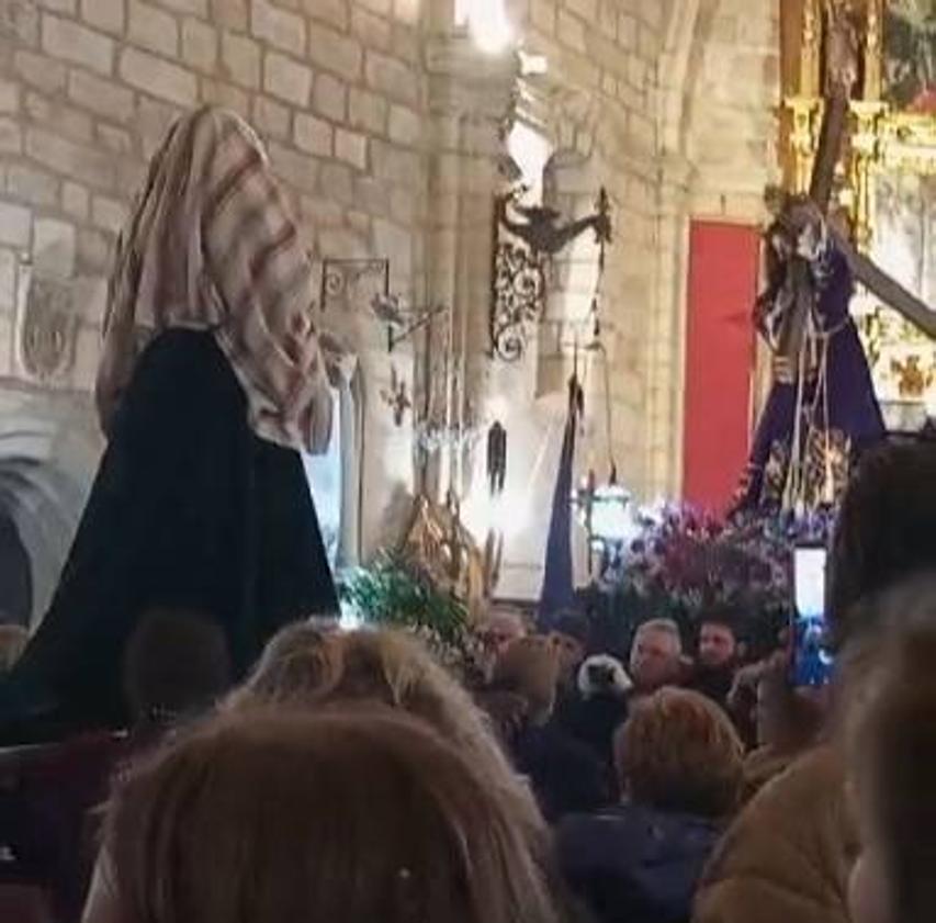 Imagen principal - La climatología impidió salir la procesión del Jueves Santo