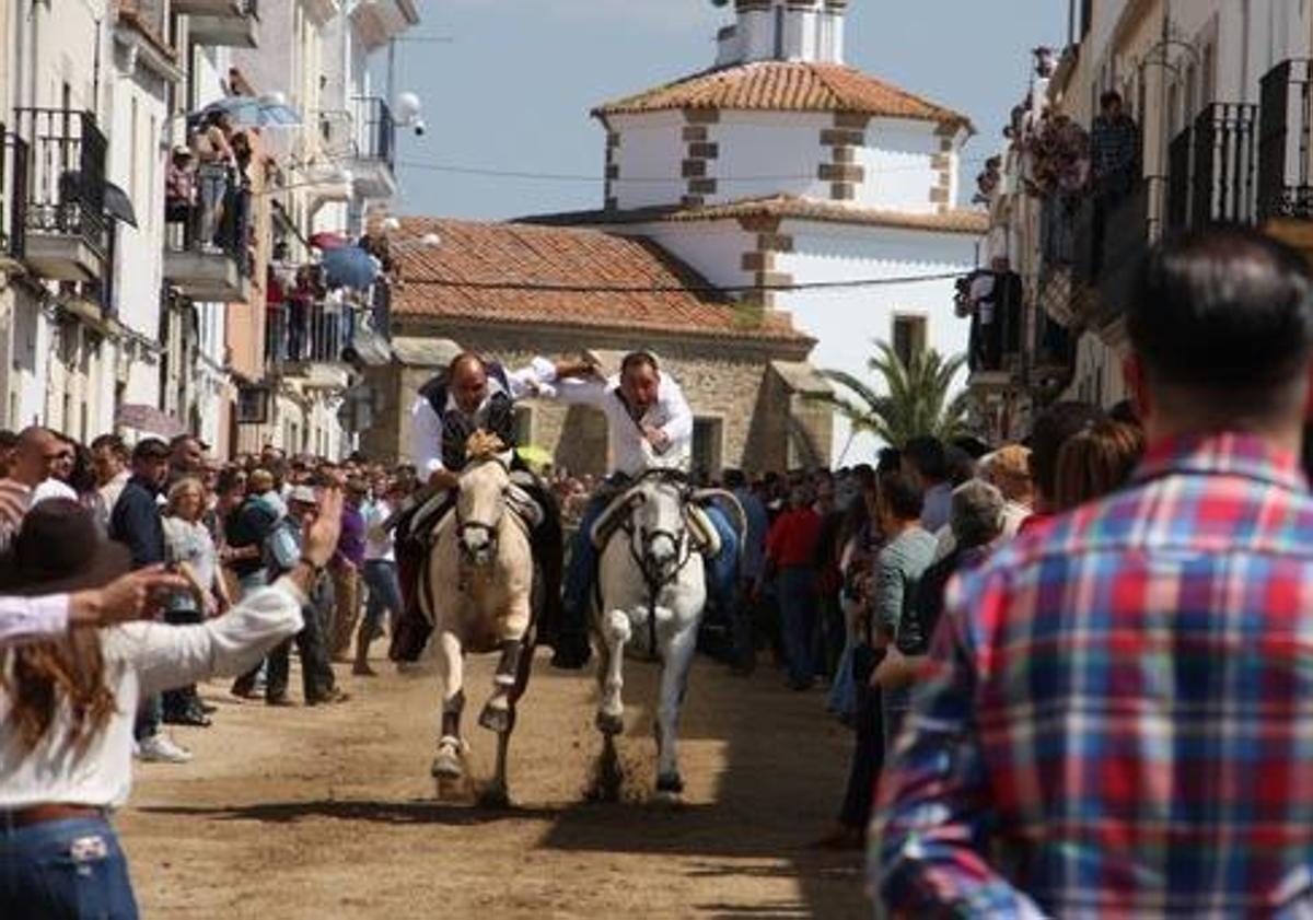 Imagen principal - El Día de la Luz; tradición, historia y devoción de un pueblo